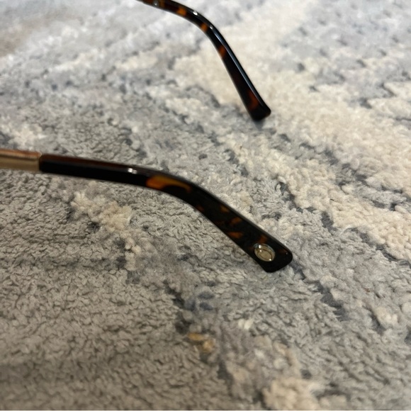 Oscar de la Renta  Tortoise Sunglasses Scratched Lenses - Picture 4 of 9